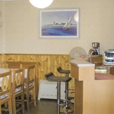 Four Bedroom Holiday In Szantod *